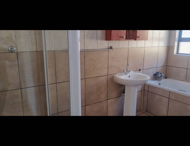 2 BEDROOM APARTMENT TO LET IN REYNO RIDGE